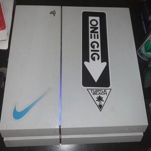 PlayStation 4 *LIMITED EDITION*